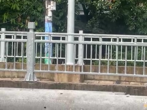 Chi tiết chân trụ lan can thép mạ kẽm liên kết bản mã và gân tăng cứng