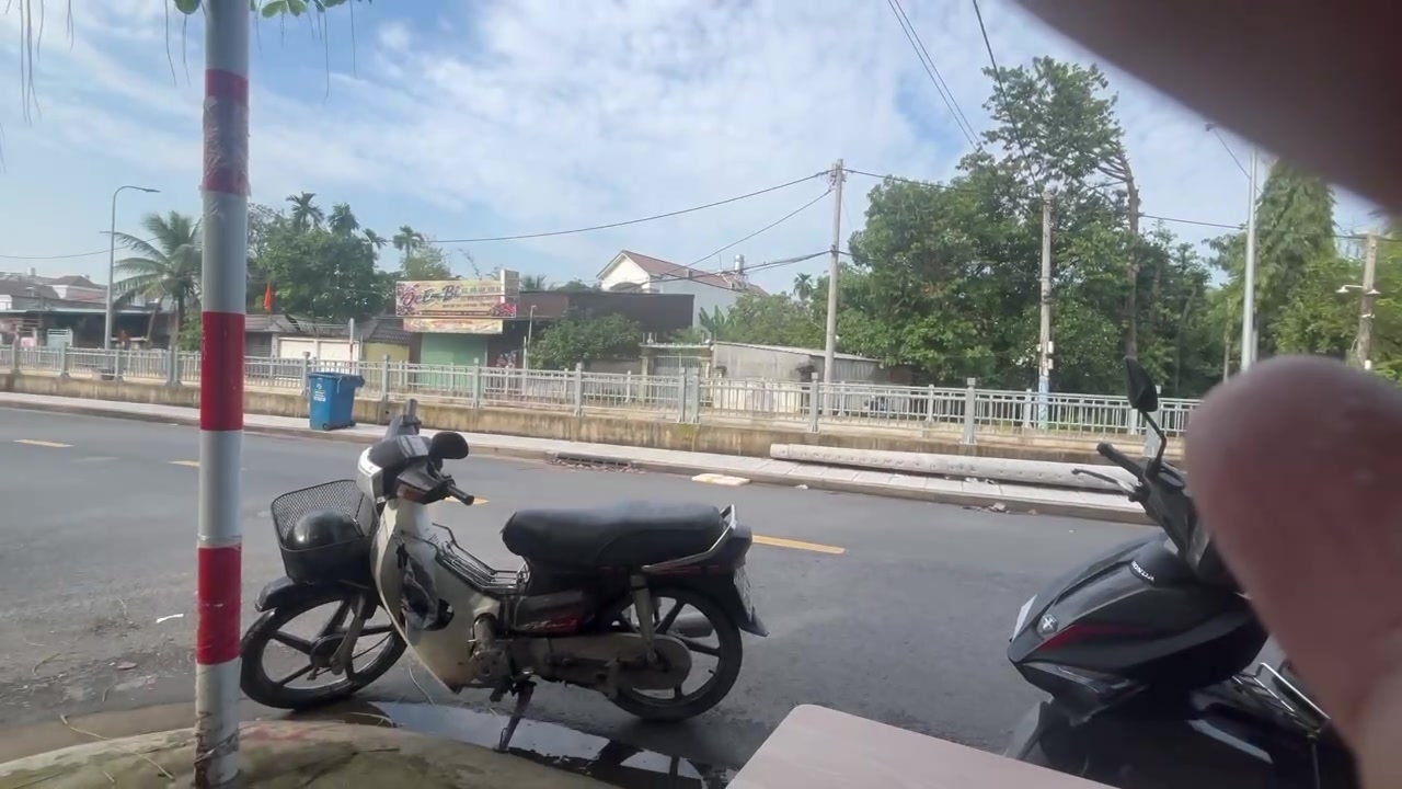 Hạ tầng giao thông hoàn thiện với dải lan can an toàn